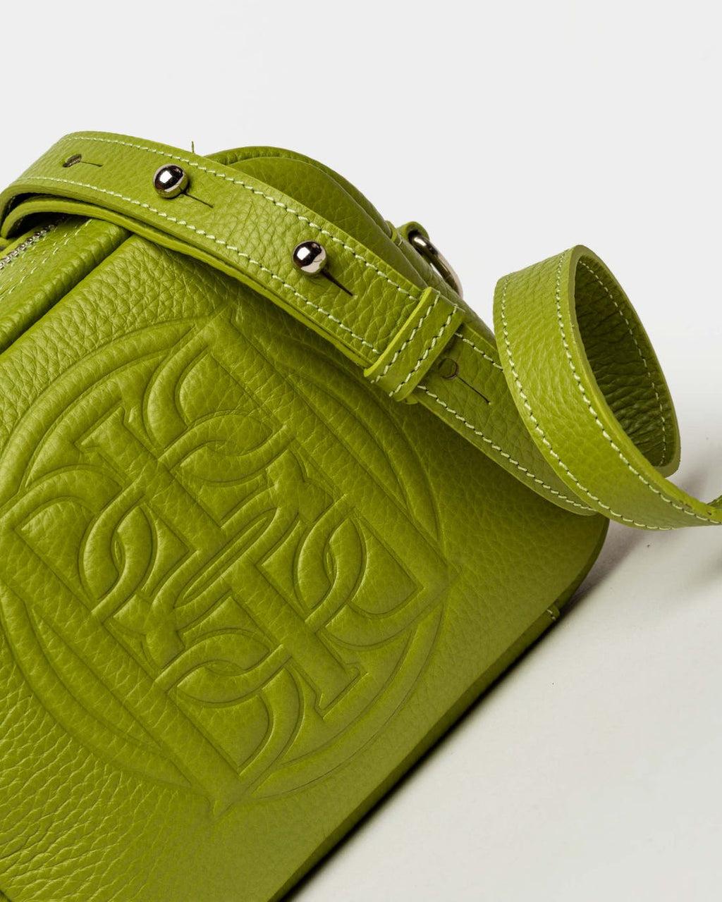 Bandolera Eterial en cuero graneado