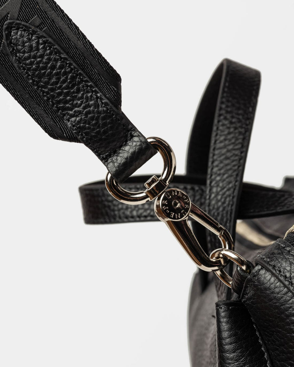 Cartera de mano Resort en cuero graneado