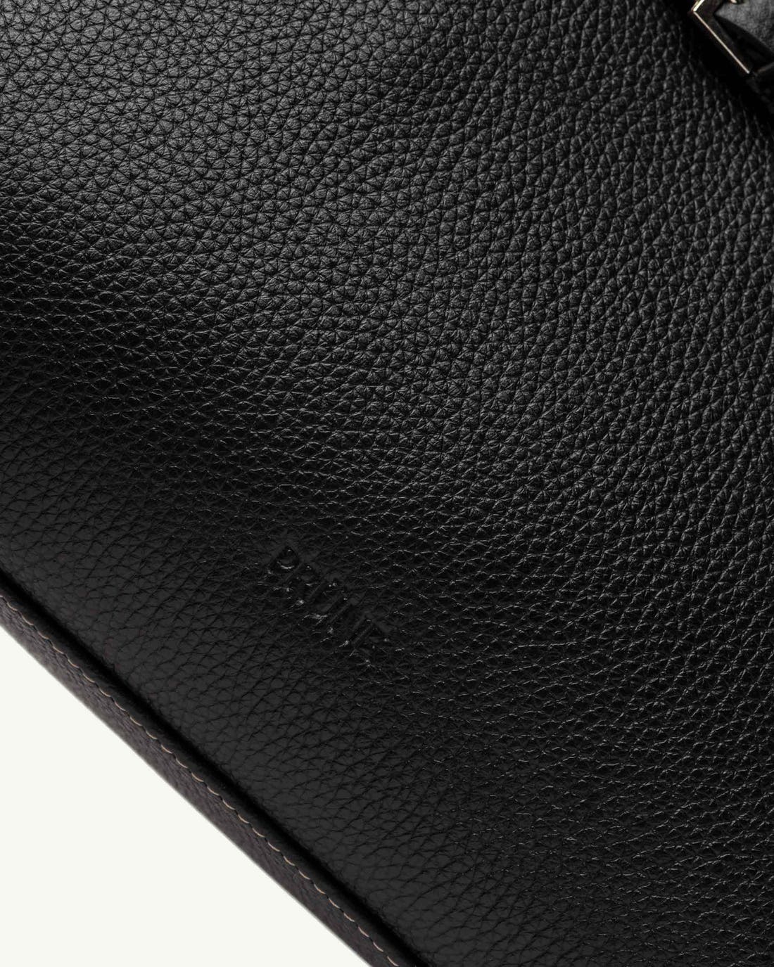 Cartera de mano Bay en cuero graneado